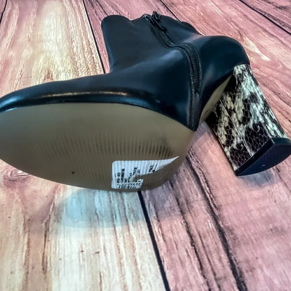 Maiden Lane Solid Black Ankle Boots w/ Snake Heel NWOT, Size: 6M - Picture 2 of 9